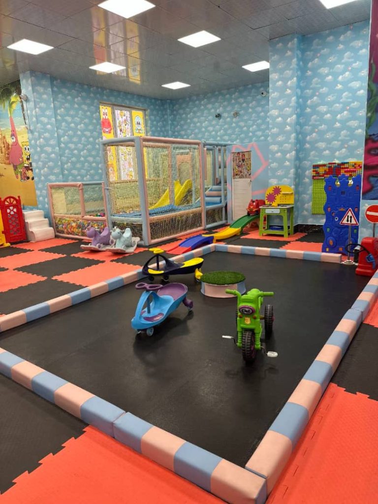 پیست ماشین بازی در خانه بازی پردیس 