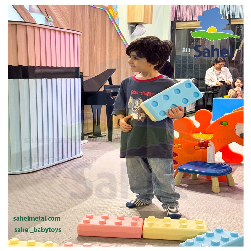 پروژه خانه بازی ابنباتی در گنبد 3 کارفرمای پروژه خانه بازی در گنبد کاووس با هدف راه‌اندازی یک خانه بازی مدرن و پرهیجان برای کودکان ۲ تا ۱۰ سال تصمیم به طراحی و تجهیز مجموعه «آبنبات پارک» گرفت.هدف اصلی، ایجاد فضایی بود که کودکان در آن به ماجراجویی، خلاقیت و فعالیت‌های گروهی تشویق شوند و در عین حال، محیط برای والدین از نظر ایمنی و نظم کاملاً قابل اطمینان باشد.