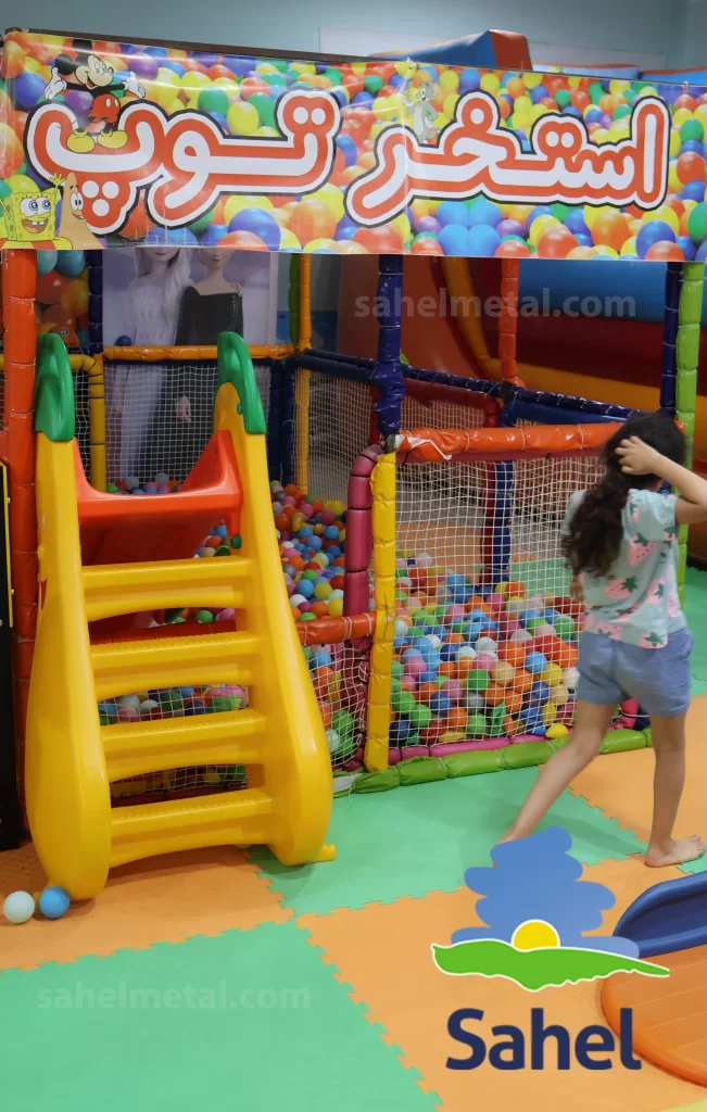 پروژه خانه بازی در گرگان 1 کارفرمای این پروژه با هدف ایجاد یک مرکز تفریحی کامل و متنوع برای کودکان ۳ تا ۱۲ سال تصمیم به راه‌اندازی خانه بازی در گرگان با نام «جانان» گرفت.هدف اصلی، طراحی فضایی بود که هم سرگرم‌کننده و پرهیجان برای کودکان باشد و هم از نظر ایمنی، دوام تجهیزات و بازگشت سرمایه برای مدیریت مجموعه مقرون‌به‌صرفه.