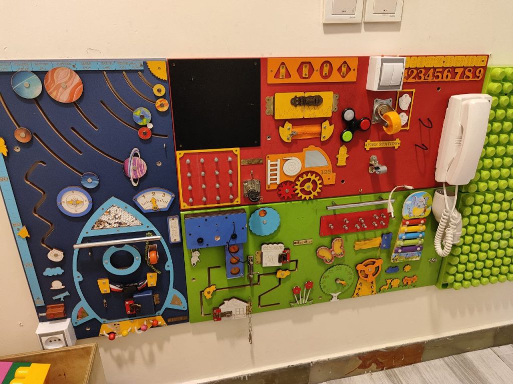 مهدکودک مهدما در نیاوران 2 طراحی و تجهیز پروژه مهدکودک مدرن در ساختمان بازسازی‌شده با فضای بازی سرپوشیده و حیاط اختصاصی